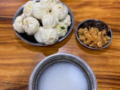 白粥-红帽叔叔包子