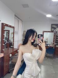 -曼青婚纱礼服馆