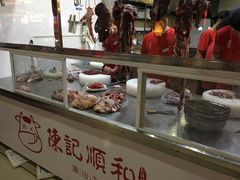 面包甜点陈列柜-陈记顺和潮汕牛肉火锅(韩江路店)