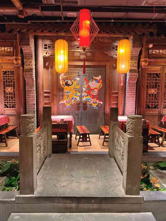 小龙坎火锅(新中兴店)-"本来是要到春熙路附近吃饭,出租车司机说本.