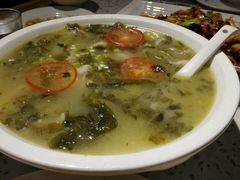 酸汤乌鱼片-兔行天下-鸿鹤鲜锅兔(中海国际店)