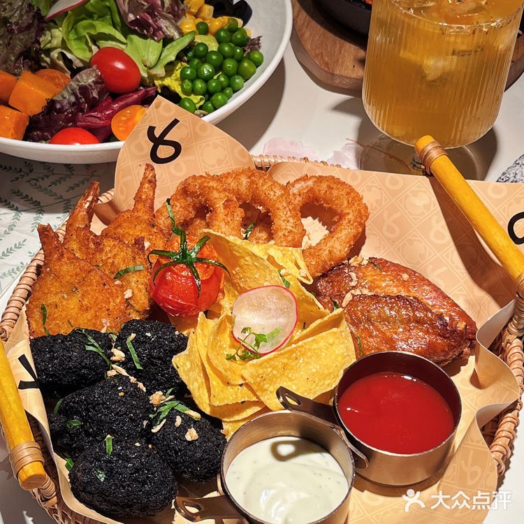 圣诞节约会好去处，就在这家新晋西餐厅🎄