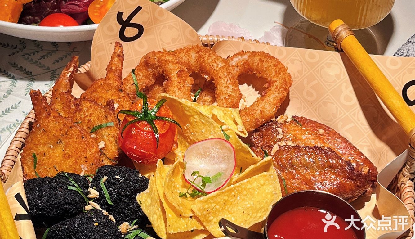 圣诞节约会好去处，就在这家新晋西餐厅🎄