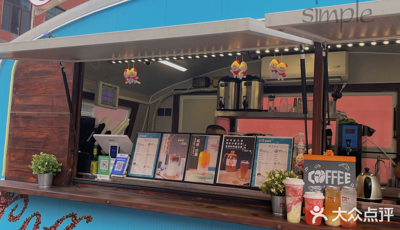 济南首家｜巴士移动饮品车🚌也太好拍了叭 ❗️