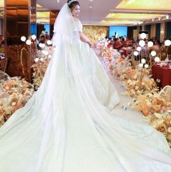 -莫小姐婚纱
