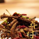 脏乎乎的馒头也上桌，都乌黑乌黑的了