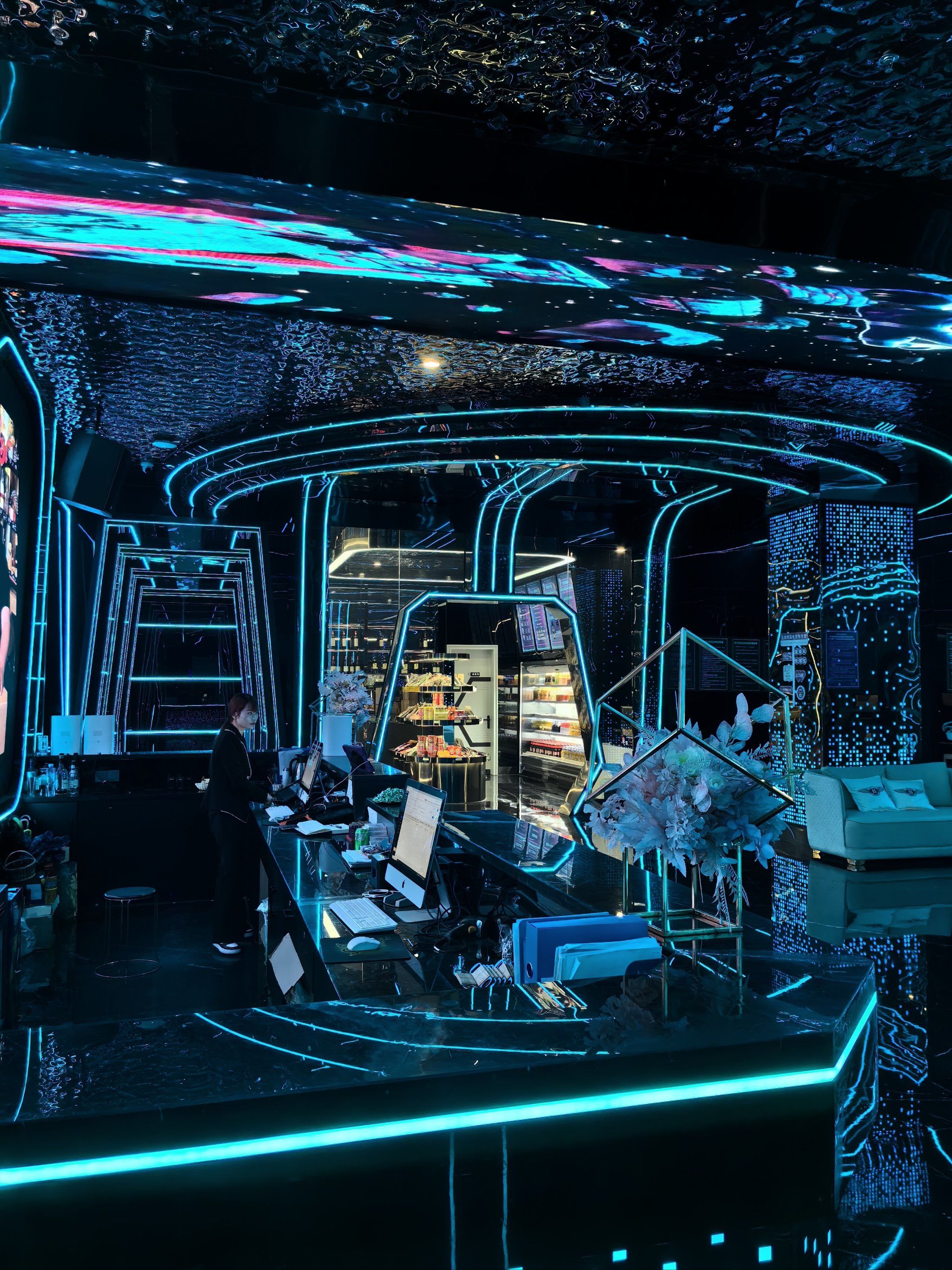 赛博朋克风格的ktv‼️