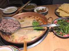 -洱火云南酸菜牛肉火锅(石景山当代商城店)