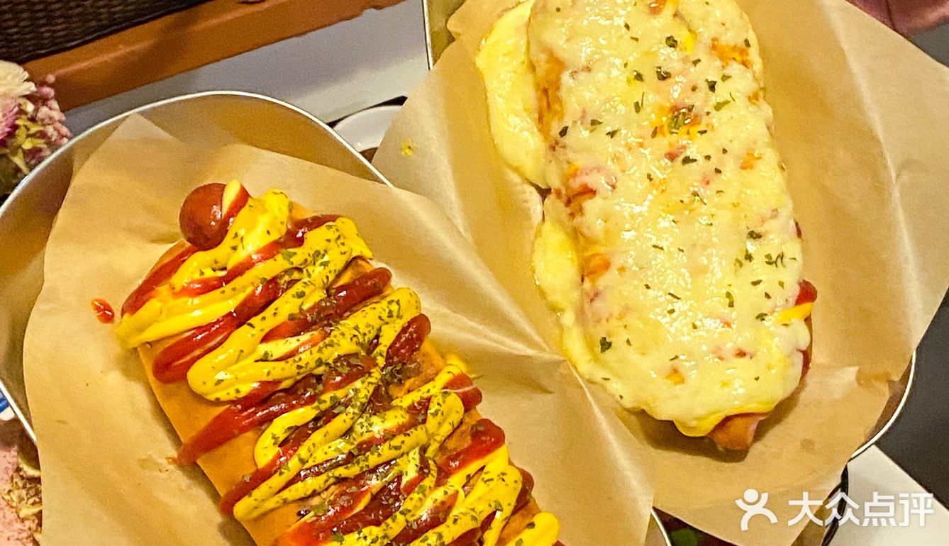 青岛宝藏热狗简餐咖啡馆🌭庭院式风景绝美🏡