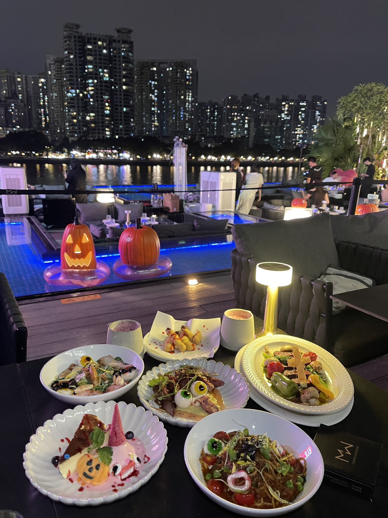 万圣节就打卡这家mw lounge西餐厅?