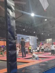 -飞吧潮玩运动蹦床游乐场