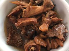 炖鸡肉-何适山庄 ·可团建(水长城P2停车场店)