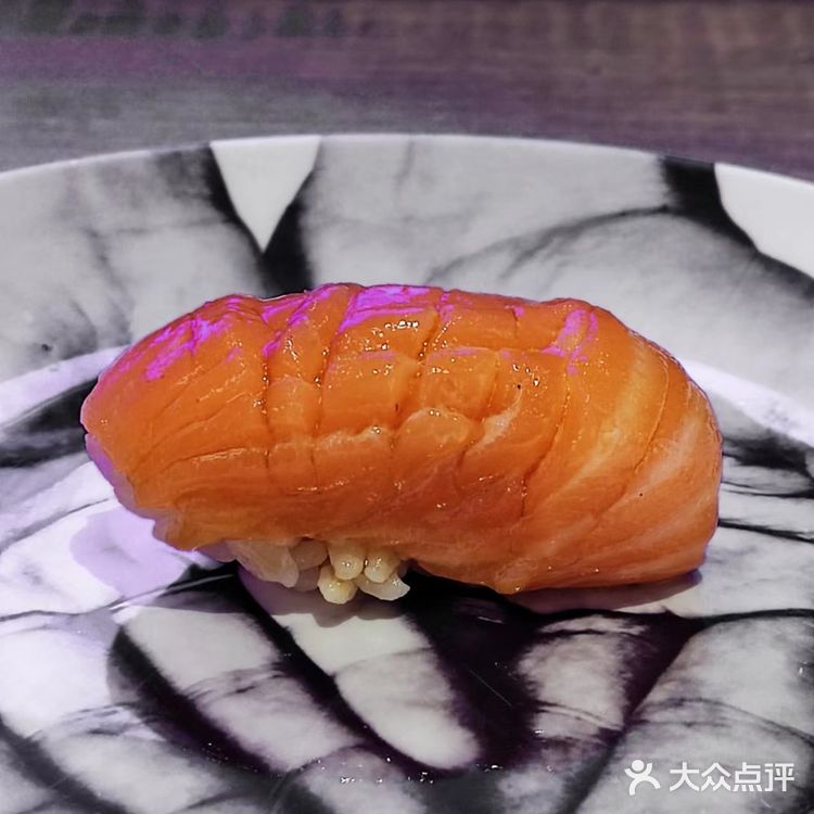 这家板前日料有点意思|三文鱼寿司只要6元,我可以随便炫~