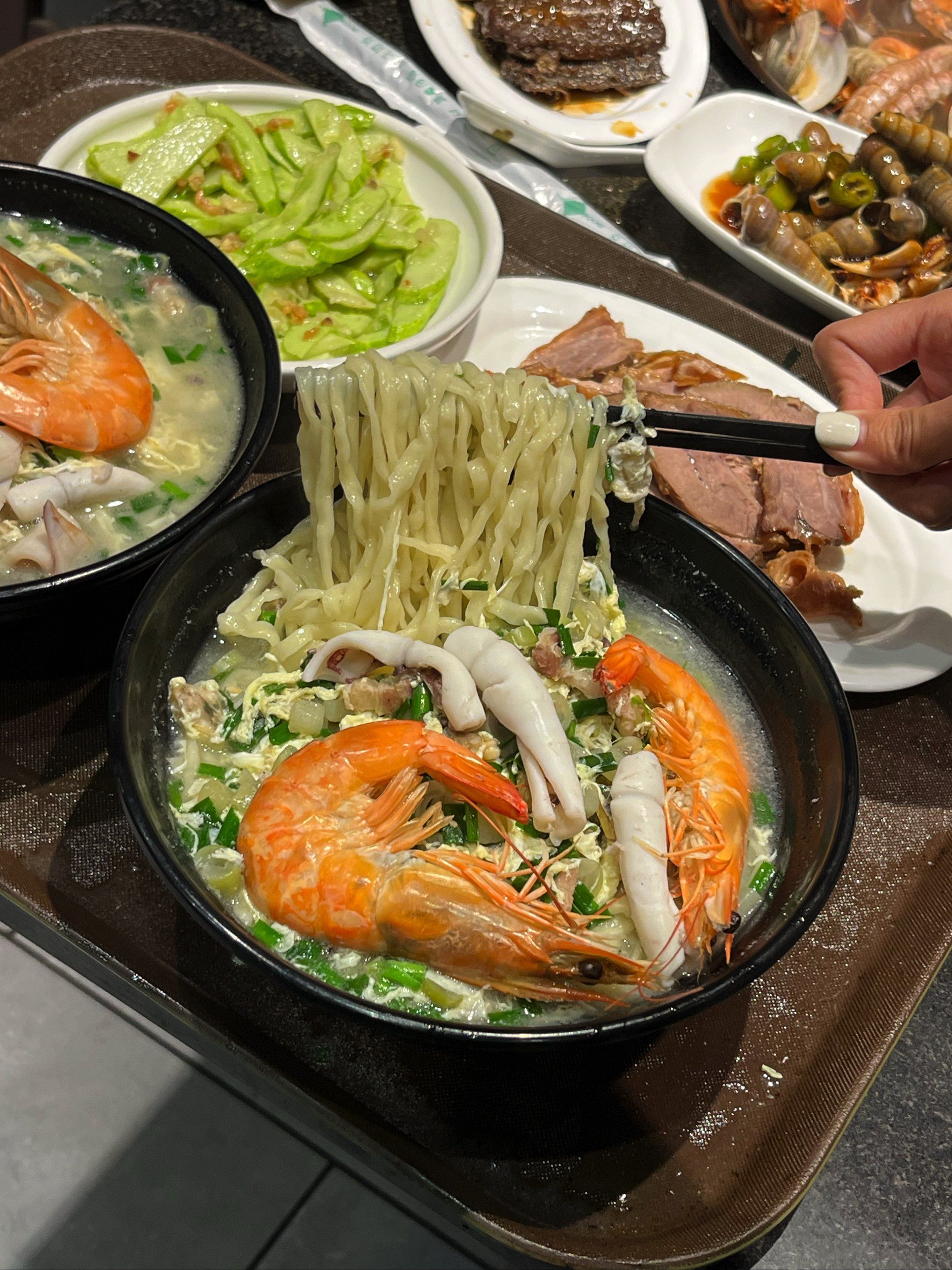 速来!这家胶东海鲜打卤面一口面满嘴鲜!