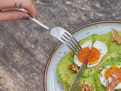 牛油果煮蛋吐司-RAC BAR(安福路店)