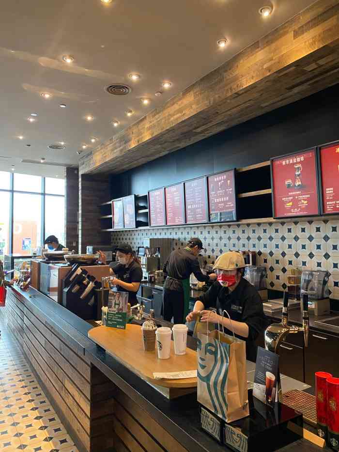 星巴克武汉经开永旺梦乐城店