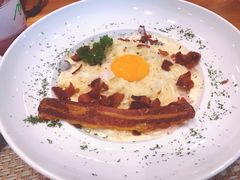 -Chom Cafe and Restaurant