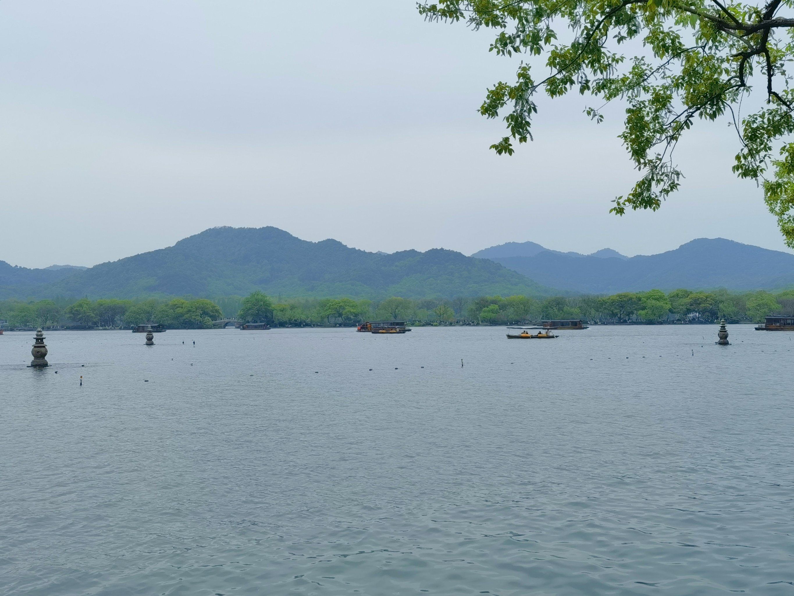 湖光山色如画