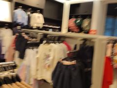 -H&M(鹏欣水游城店)