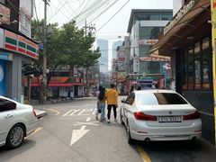 -Chom Cafe and Restaurant