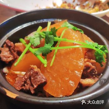 川味牛腩:萝卜和牛腩腌制得特别入味，特别好吃