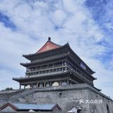 可以在钟鼓楼广场的石凳上歇歇脚，感受西安的魅力所在