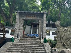 -伊岭岩风景区
