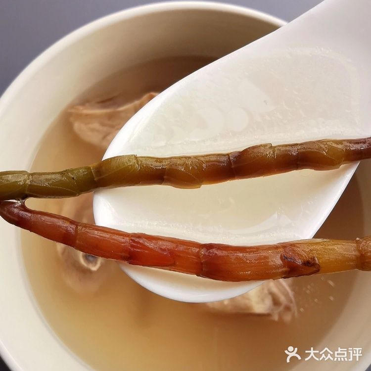 熬夜上火试试这个汤[胜利]花旗参石斛鸡汤[调皮]