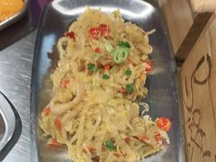 酸菜-马路牙子烧烤音乐酒馆(望京店)