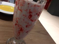 草莓奶昔-G+KITCHEN(龙湖狮山天街店)