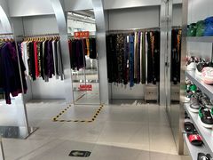 -BAPE STORE®(斯普瑞斯奥特莱斯店)