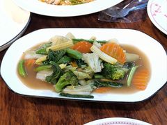 -Dang restaurant (patong phuket)