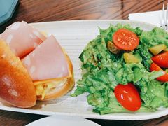 火腿芝士三明治配炒蛋-Money Shops(愚园路店)