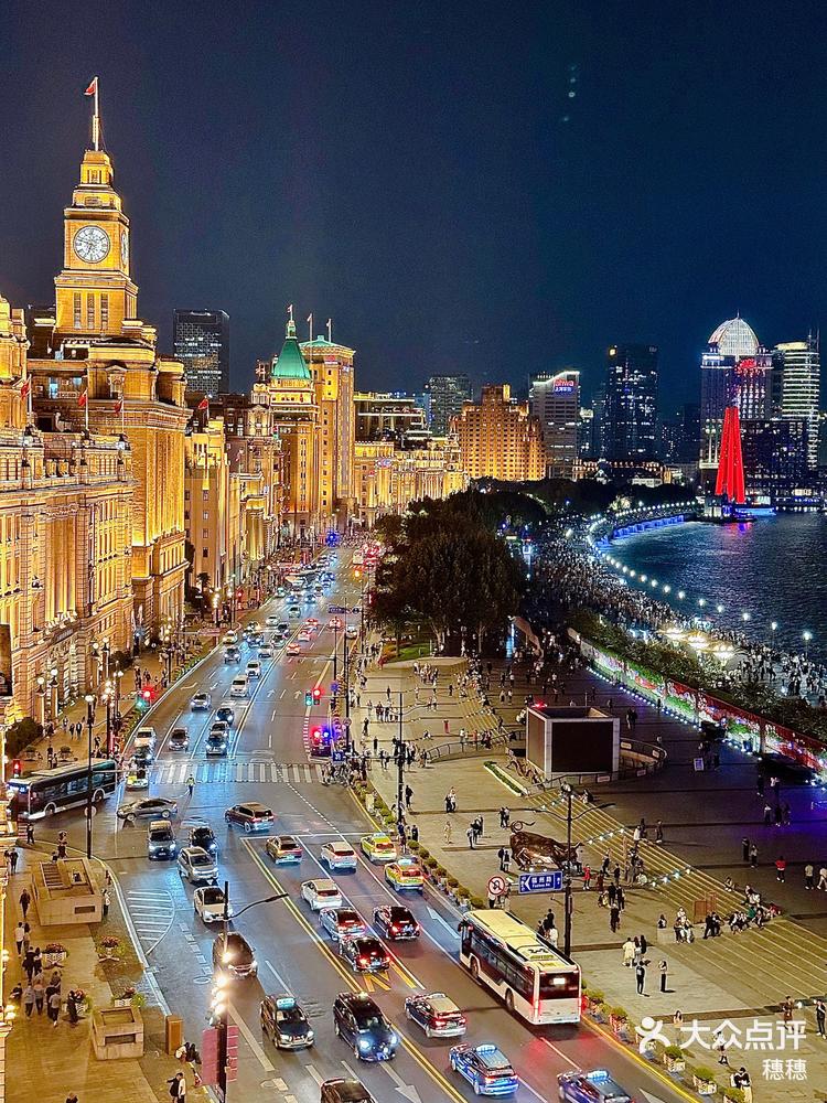 海湾荟外滩5号店近距离观赏上海地标建筑