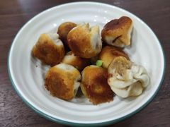 刚出炉的生煎包-赵宝美煎包店