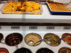 自助调料区-海底捞火锅鲜切牛肉主题店(长寿路店)
