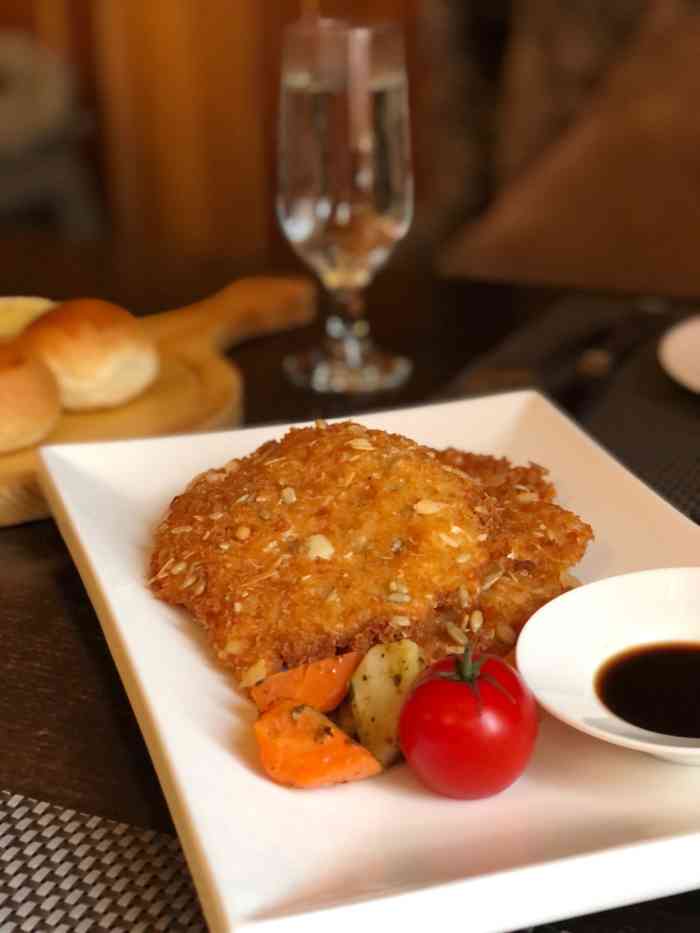 换换口味吧,天津的老字号西餐厅也是非常多滴,起士林和成桂