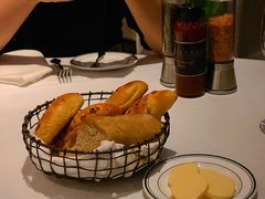 餐前包-Wolfgang’s Steakhouse 沃夫冈牛排馆(上海白玉兰广场店)