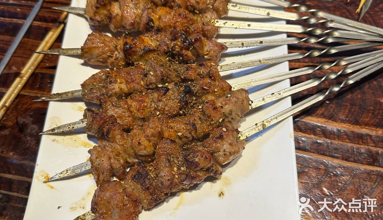 爱吃烤串的！必须尝尝他家的鲜羊肉串