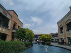 -奥特莱斯停车场