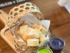 -Chom Cafe and Restaurant