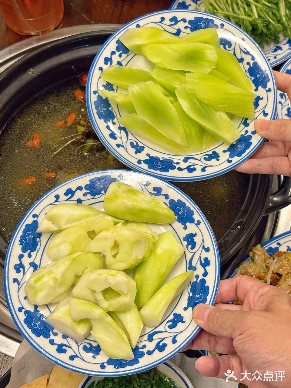 不开玩笑，这家养生鸡煲在杭州排前三！