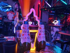 -UP嘻哈酒吧(粉巢店)