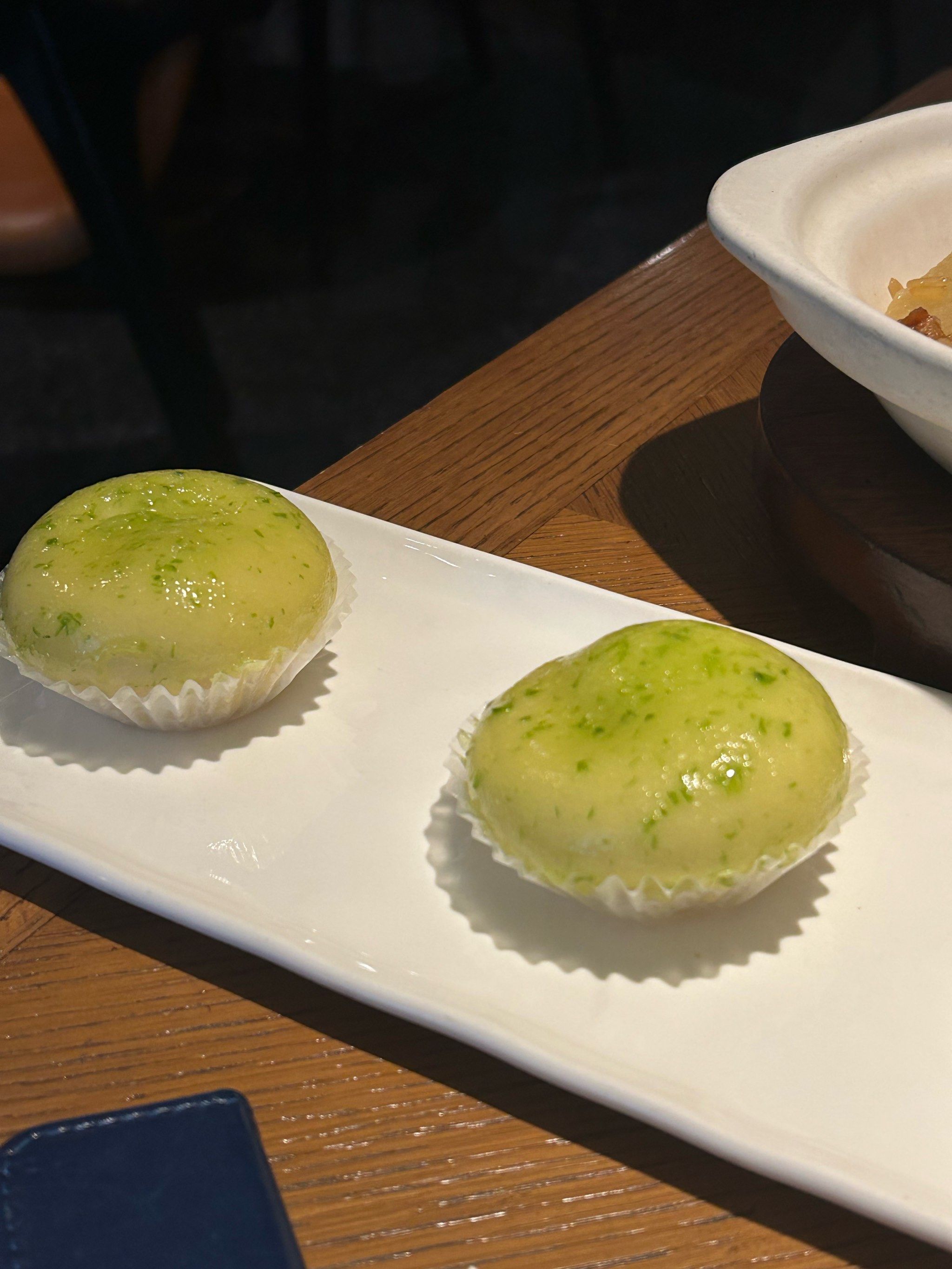 「侨乡葱茸包」里面是肉松馅的