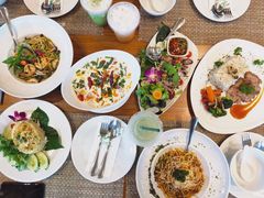 -Chom Cafe and Restaurant