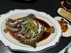 -鞍山大白鲨美食酒店