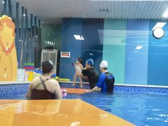 -Swim斯卫姆国际儿童游泳中心(红博中央公园店)