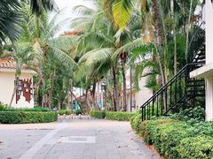 -亚龙湾亚泰商业街