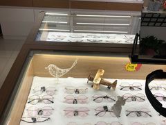 -视野联行眼镜·蔡司授权店(长白万象汇店)