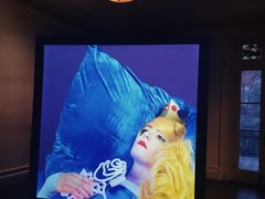 -Nathalie Djurberg与Hans Berg“牛皮纸包裹的月亮”-Prada荣宅当季展览